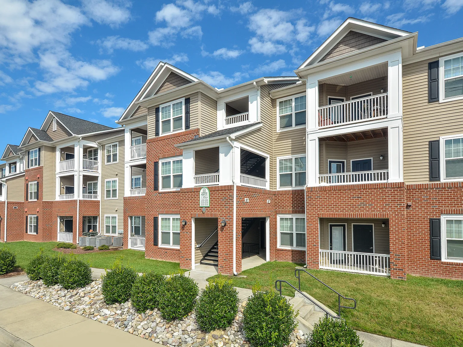 Brighton Pointe Apartments Homes — Photo 2