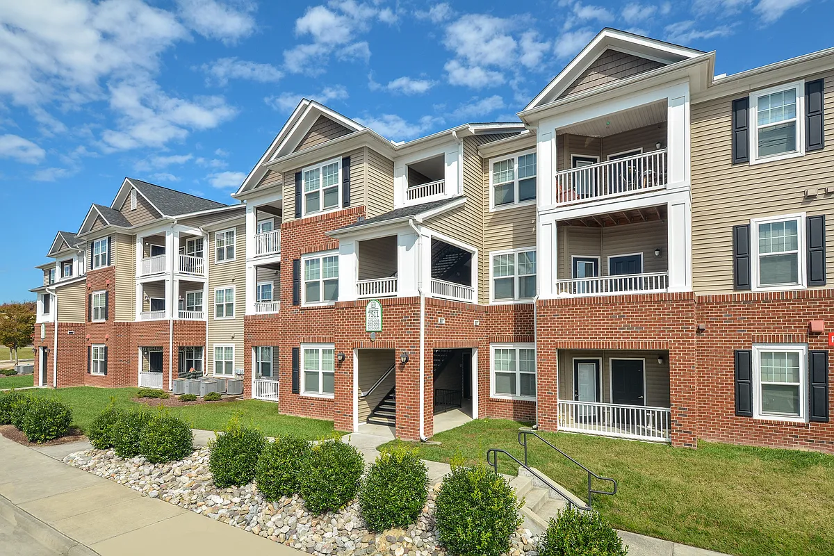 Building Photo - Brighton Pointe Apartments Homes