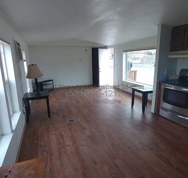3002 W Snow Ln — Photo 5