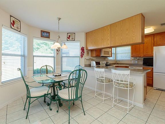 5th image of 205 Willow Creek Dr