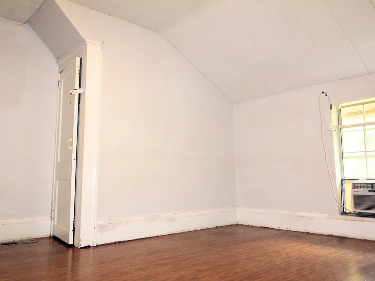 1021 College Ave — Photo 19
