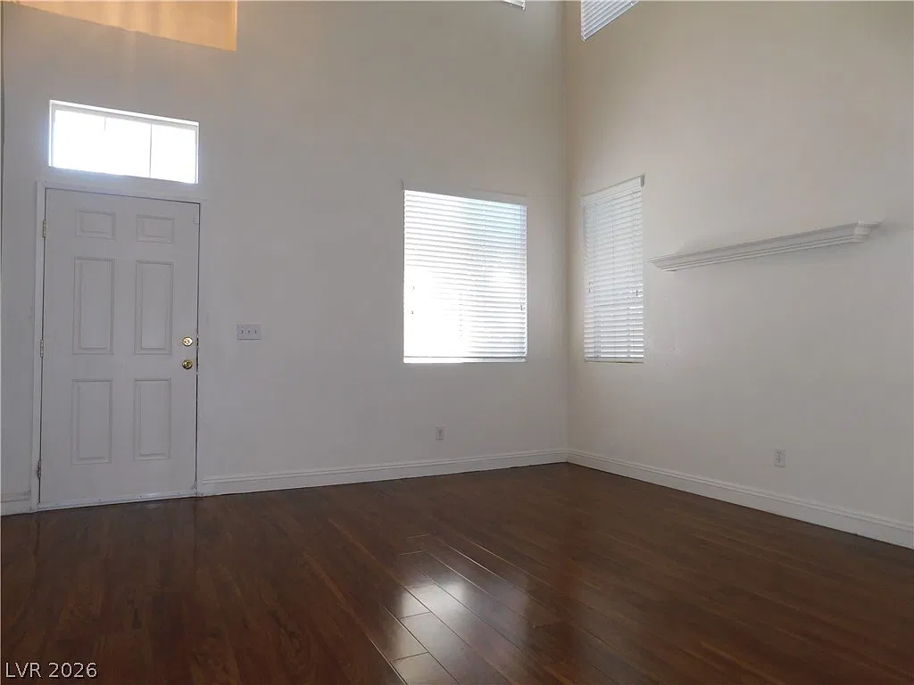 3 bed, 2.5 bath, 1998 sqft, $1,885 — Photo 3