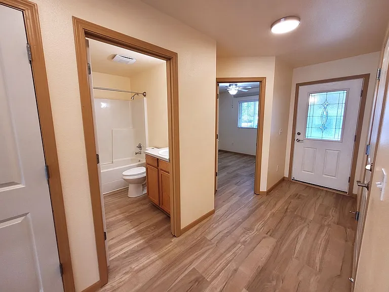 410 Holland Ave — Photo 3