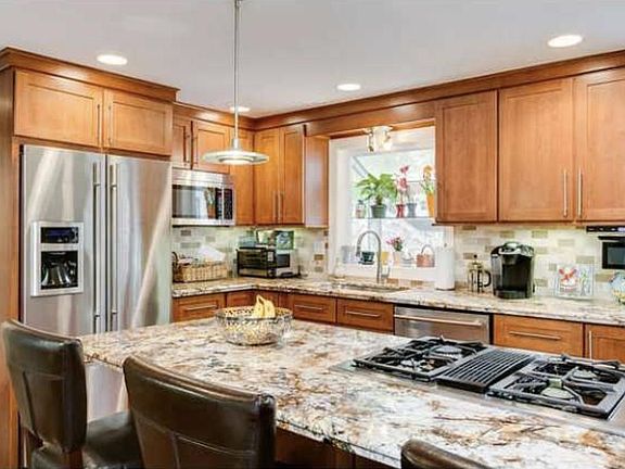 3rd image of 75 Autumnview Rd