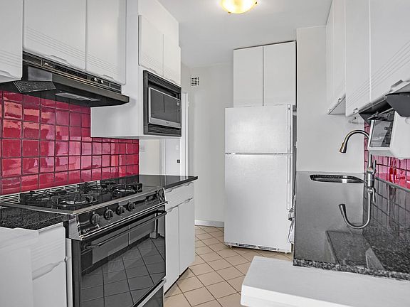 4th image of 3671 Hudson Manor Ter APT 10B