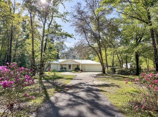 405 Phillips Dr, Freeport, FL 32439