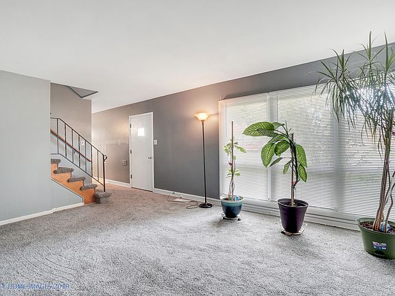3rd image of 15565 Rose Dr