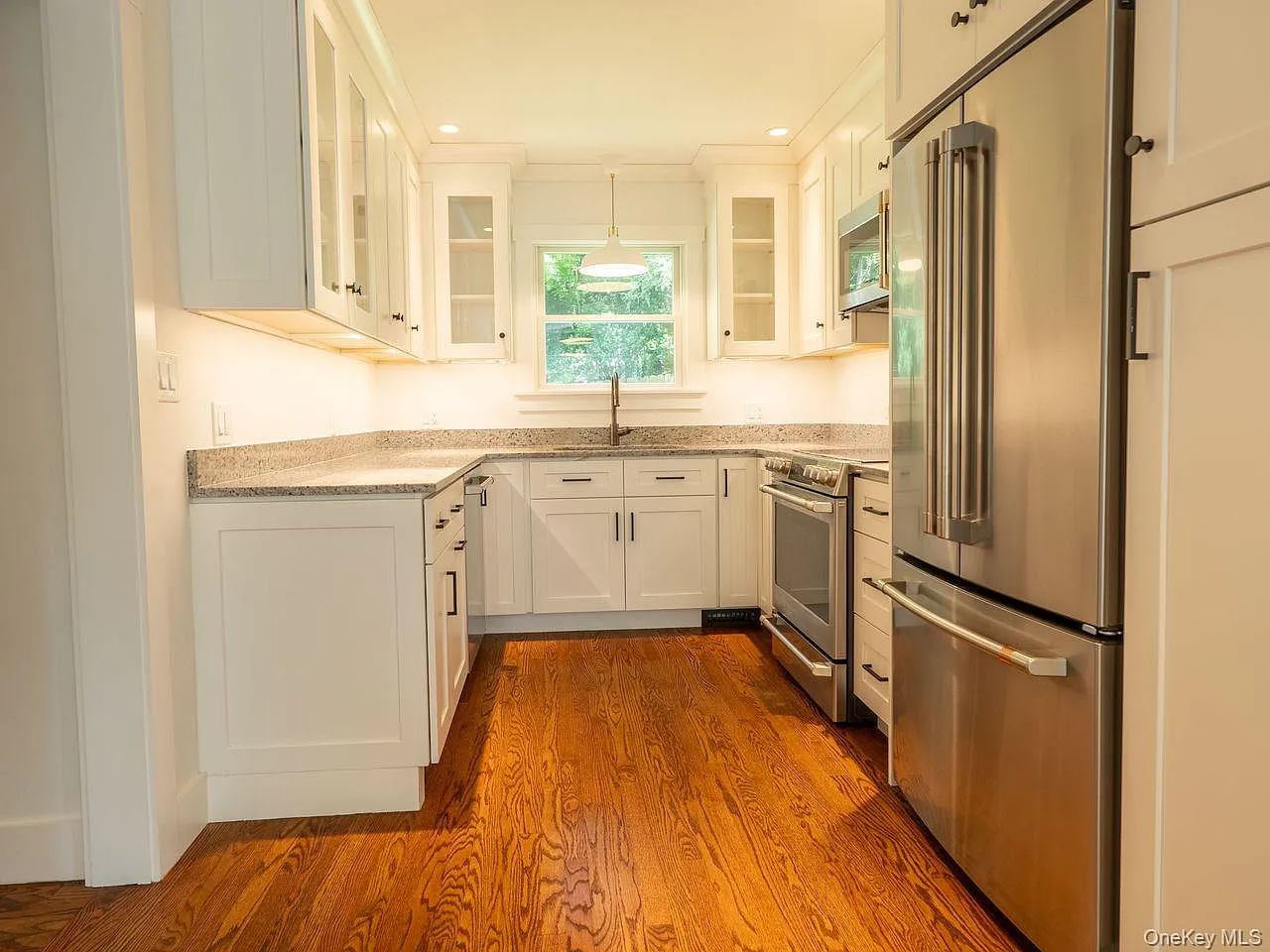3 bed, 2.0 bath, 1669 sqft, $6,950 — Photo 3