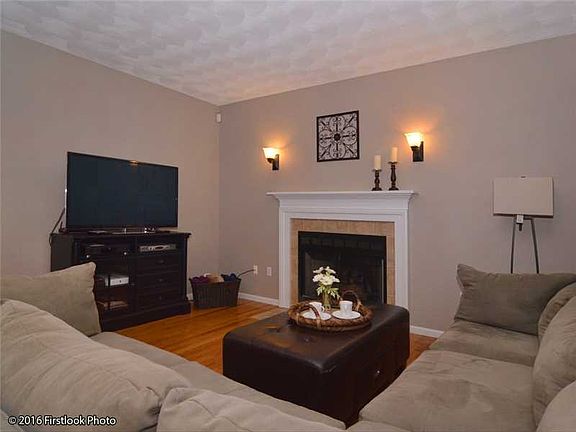 2nd image of 20 S Woods Dr