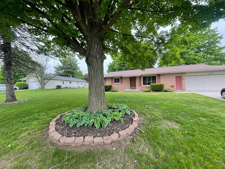 7865 Ridgewood Dr — Photo 2