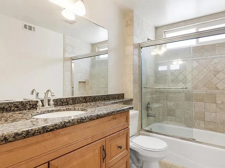 11546 Wyandotte St — Photo 21