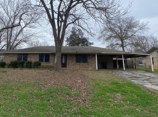 215 Crest Dr, Palestine, TX 75801