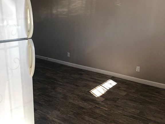 3rd image of 3236 Frankfort Ave APT 5