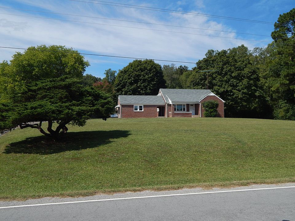 1st image of 585 Waynesboro Hwy