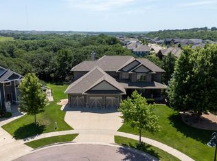9005 E Torrey Pine Cir, Sioux Falls, SD 57110