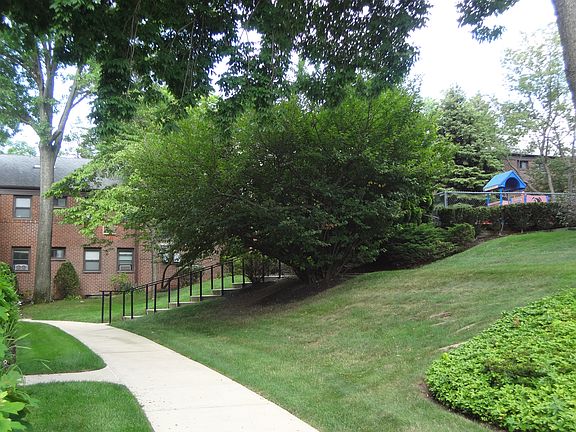 2nd image of 145 Beacon Hill Dr APT H20
