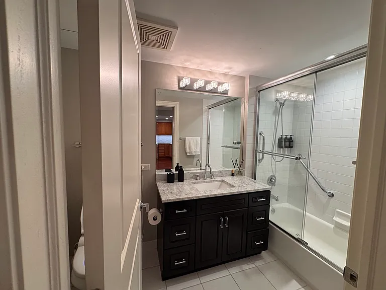 5105 Madison St #511 — Photo 9