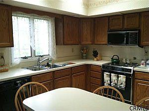 Kitchen w/ Island