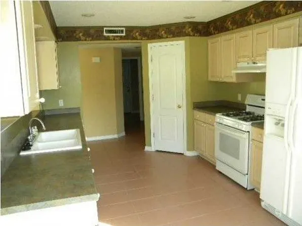 950 Shalimar Pointe Dr, Shalimar, FL 32579