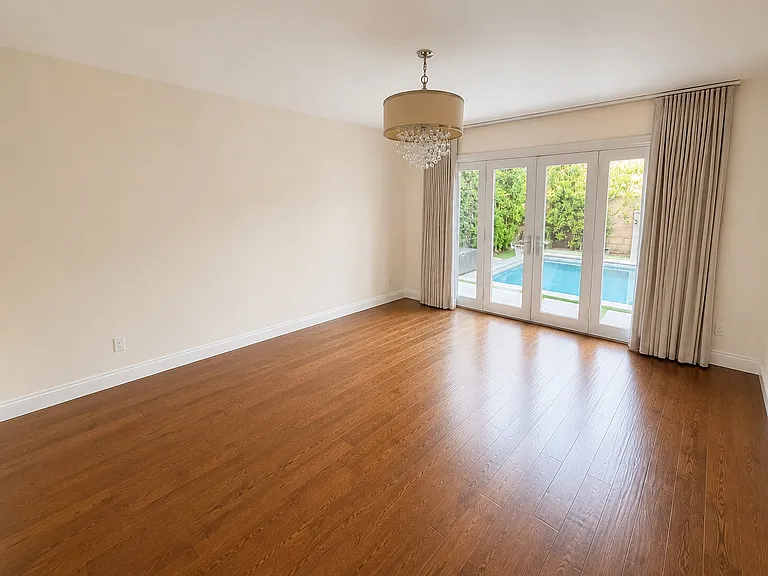 5920 Wilkinson Ave — Photo 24