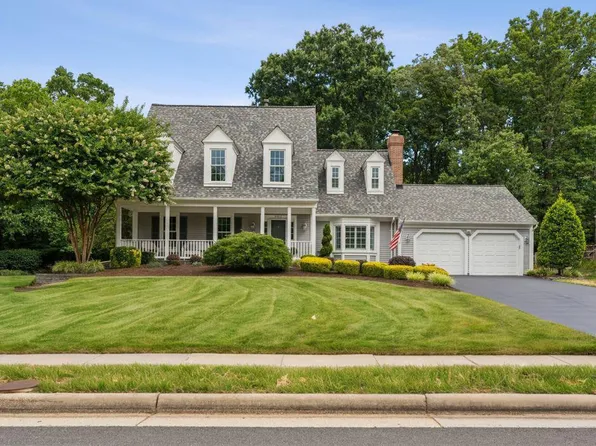 9412 Crosspointe Dr, Fairfax Station, VA 22039