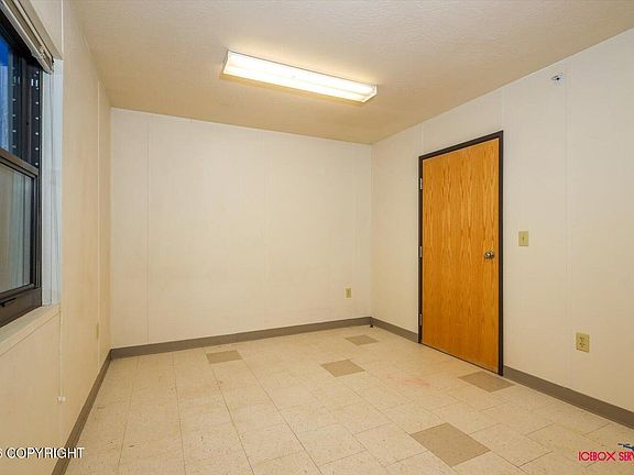 2nd image of 860 S Beaver Lake Rd