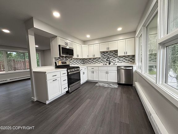 5th image of 4625 Taft St