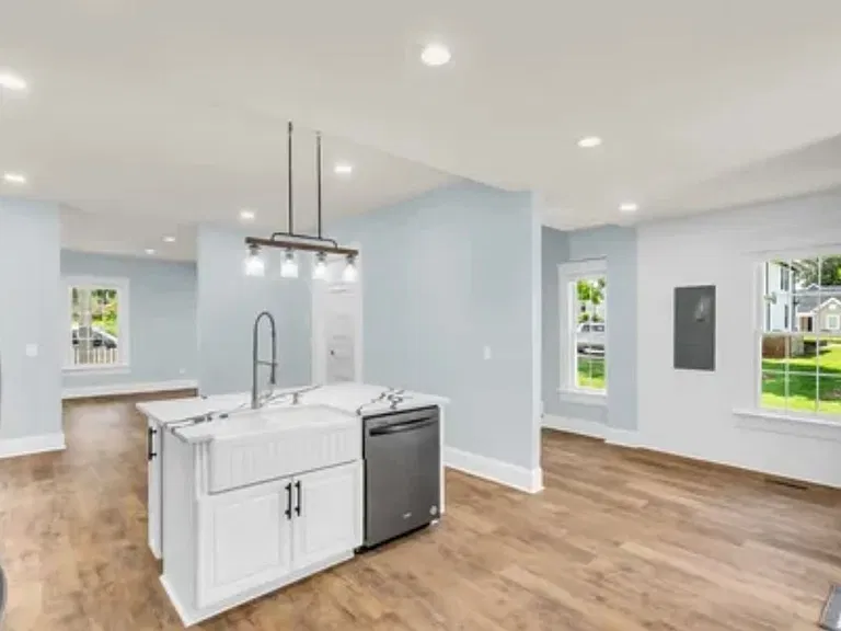 106 Grace St — Photo 15