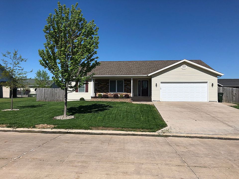 1st image of 2904 Breezewood Dr