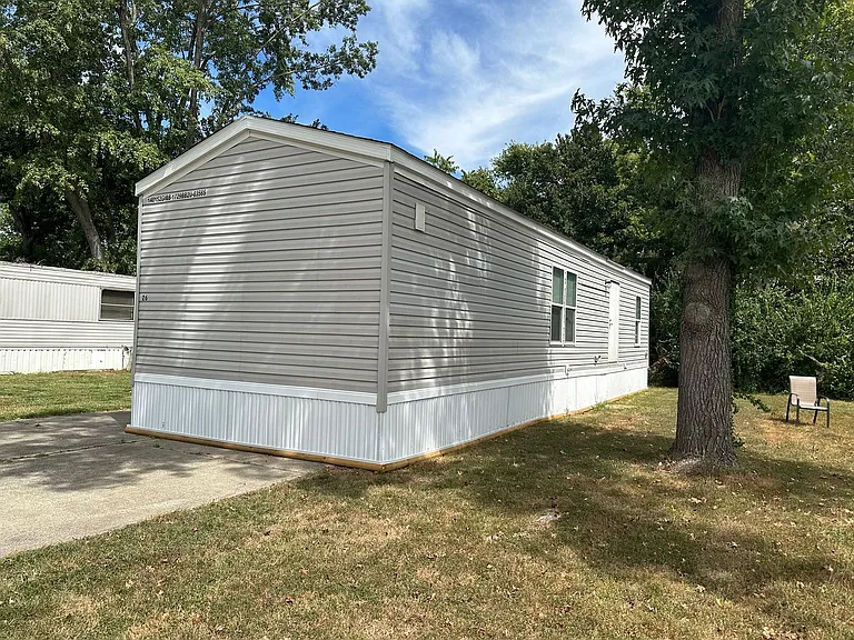 2501 S Broadway Ave — Photo 3