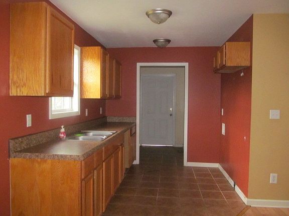 4th image of 214 Commanche Dr