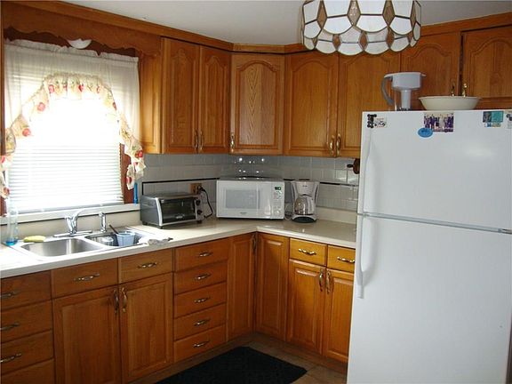 4th image of 76 Sherwood St