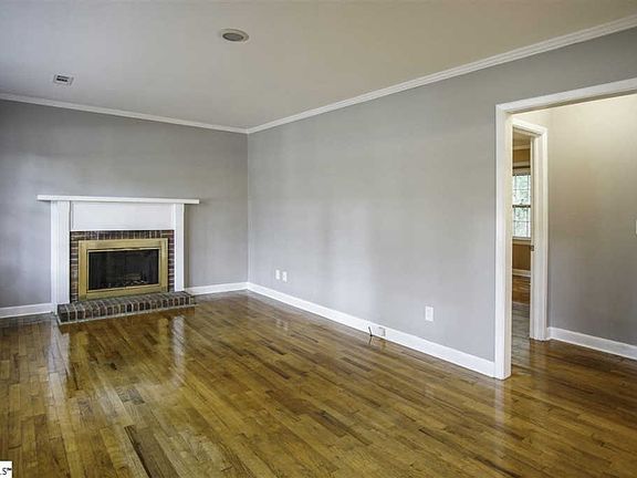5th image of 121 Forestdale Dr