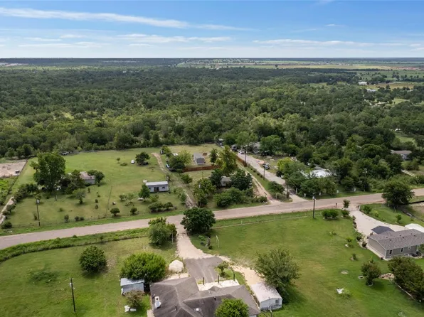 222 Shadow Oaks Dr, Elgin, TX 78621