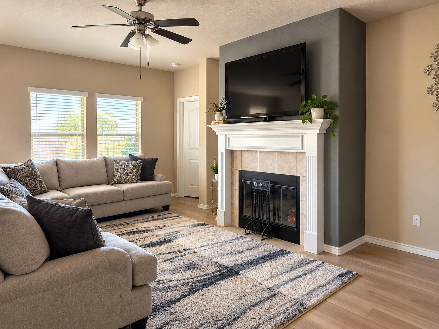 3 bed, 2.0 bath, 1520 sqft, $2,200 — Photo 2