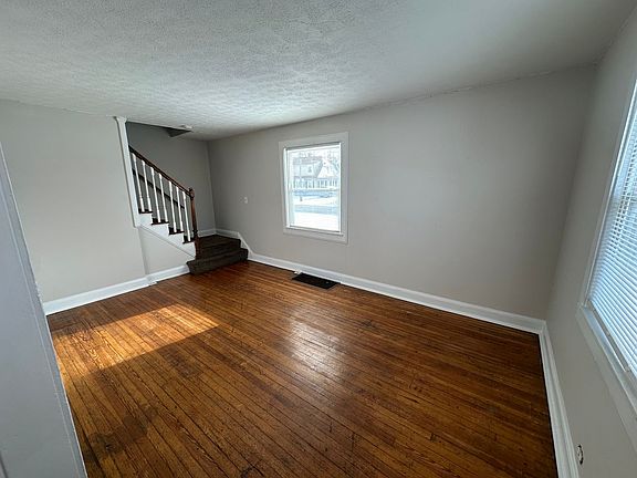 4th image of 339 Kansas Ave