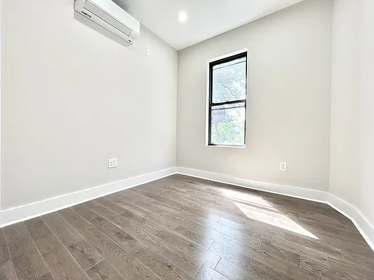 Bedroom, photo 9