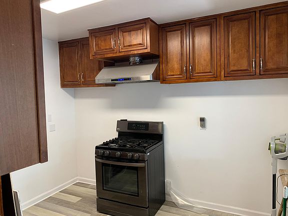 2nd image of 7912 Hazeltine Ave