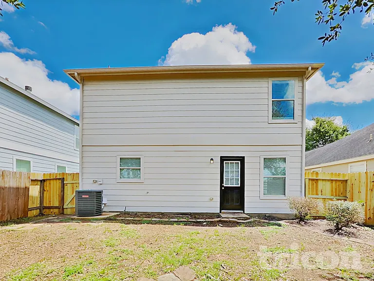 7711 Cypress Edge Dr — Photo 16