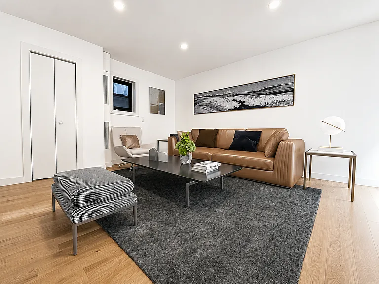 406 W 39th St #5R — Photo 1