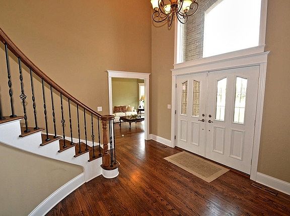 2nd image of 1098 W Longfellow Dr