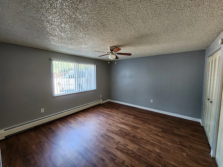 Crestview Apartments — Photo 25