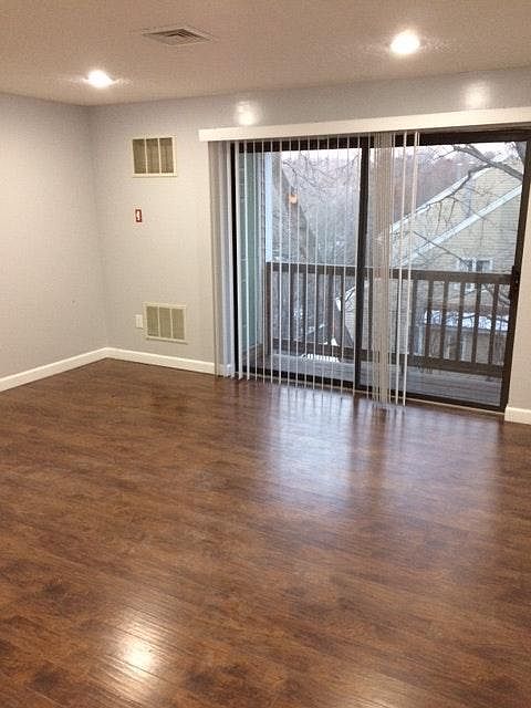Living Room/Slider