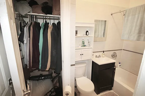 Rented by Delmark Realty LLC | media 11