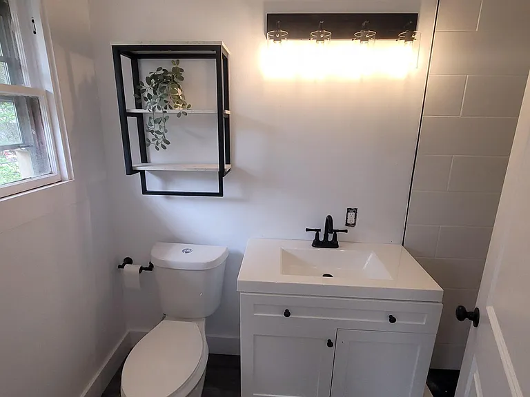2820 Fort Ave — Photo 23