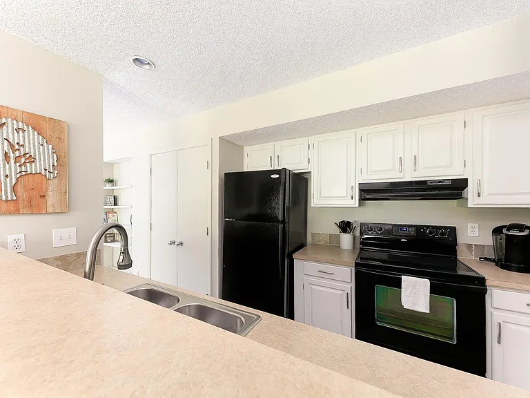 5735 Hilltop Way #5735 — Photo 3