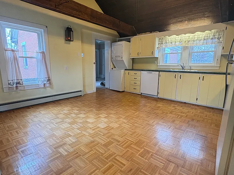 121 Sylvan St #C — Photo 6