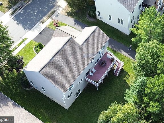 3rd image of 8164 American Holly Rd