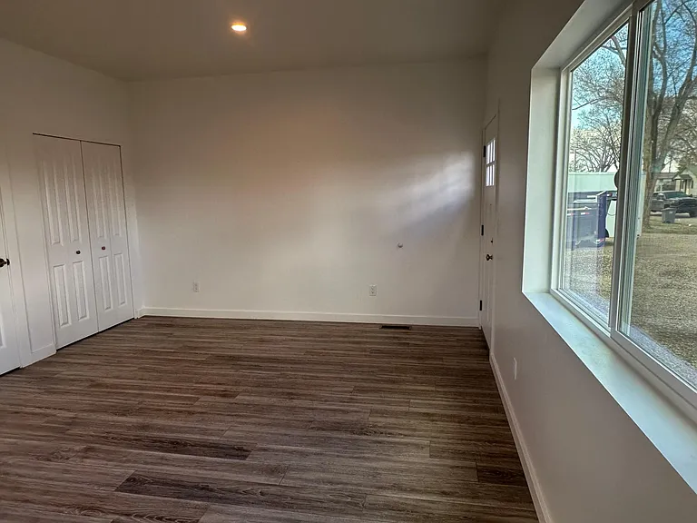 1115 E Carpenter St — Photo 3