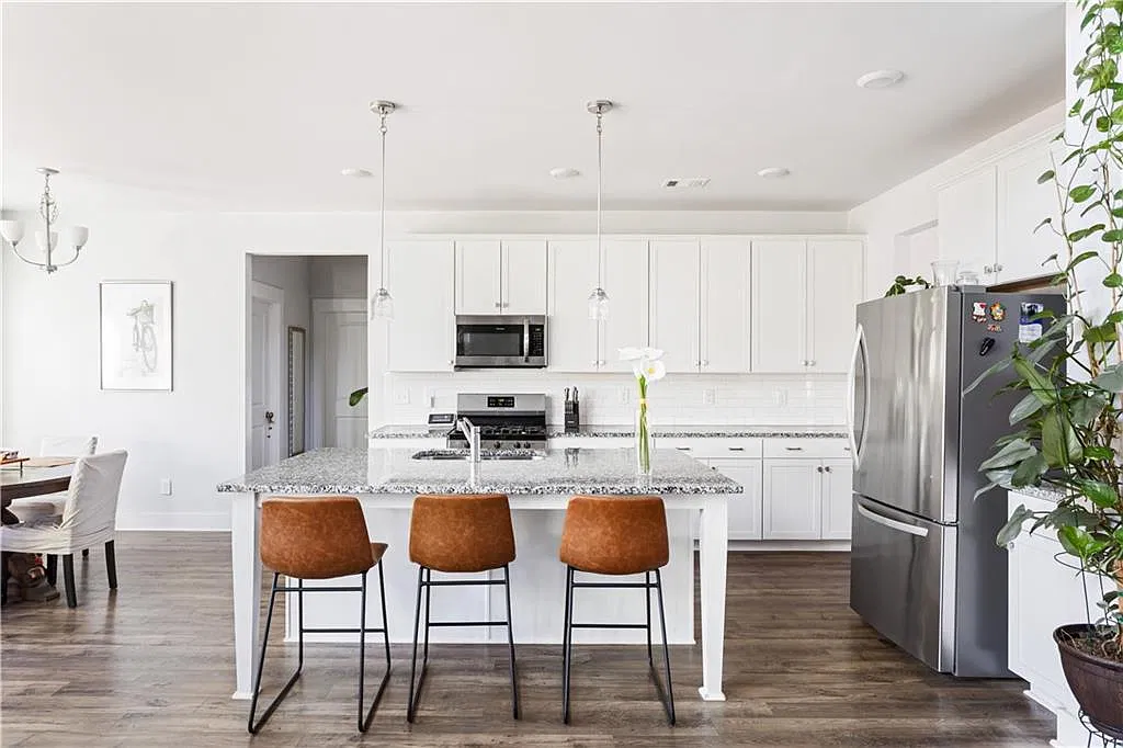 5 bed, 4.0 bath, 3198 sqft, $3,150 — Photo 4